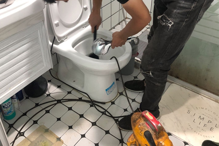 修武马桶堵塞自己疏通还是找师傅？专业上门服务让你省时更省心